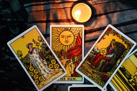 Tarot and divination cards a visyal archive